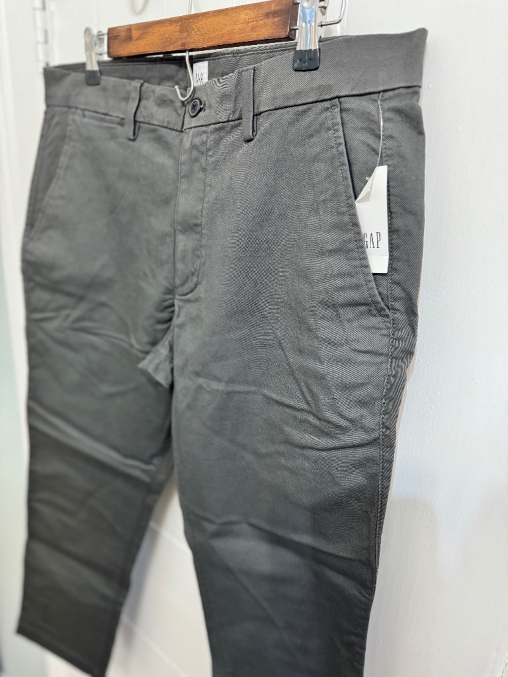 Gap | Men’s Slim Fit Khakis (33x28) - Soft Black